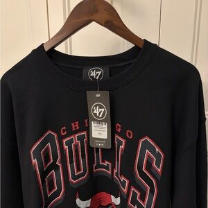 47 Brand Black and Red Chicago Bulls Crewneck Sweater
